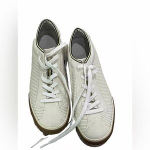 Rothy’s  The Lace Up Vanilla Knit Sneakers Tennis Shoes Size 7 *like New*